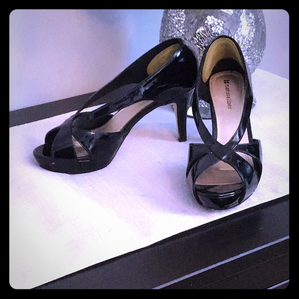 Naturalizer Size 6.5 - 2 1/2 inch black heels
